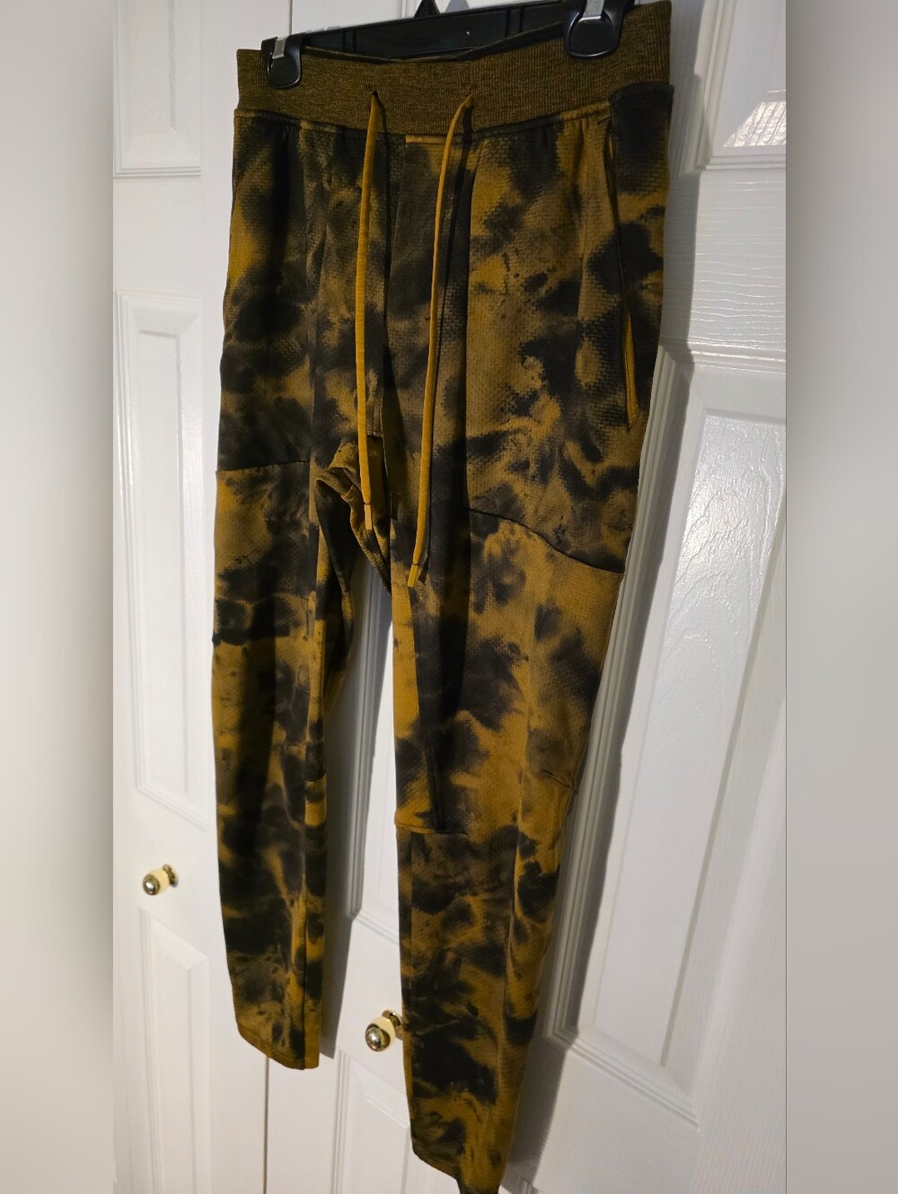 Lululemon Textured Tech Pant In Diamond Dye Gold Spice Black Size M